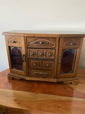 Vintage Brown and Gold Women Jewelry Armoire